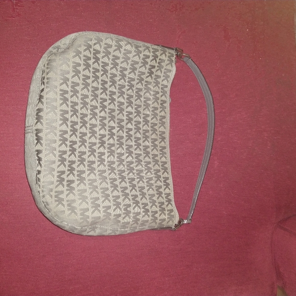 Michael kors purse - Picture 2 of 5